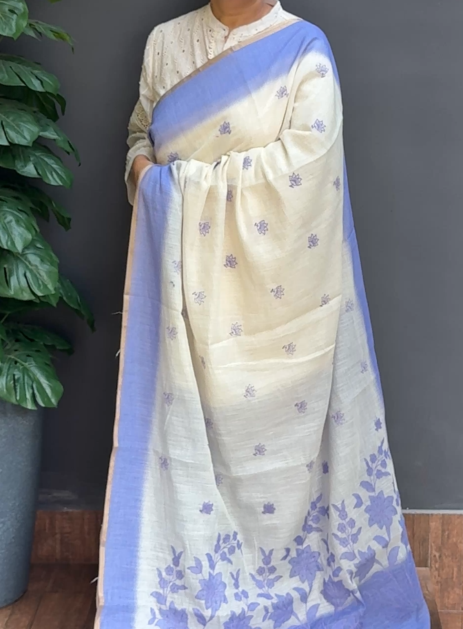 1770SR04 | Pearl Cream With Lavender Mul-Chanderi Saree W/ Full Body Applique Work W/ Border & Pallu
