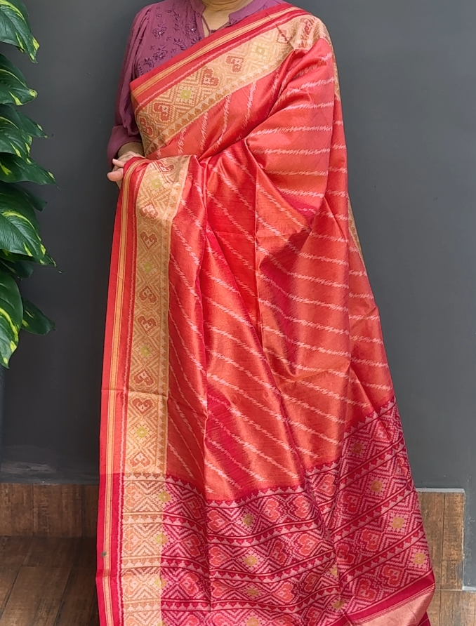 1813SR04 | Peach Blended Red Soft Semi Tussar Saree W/ Full Body Thread Woven Lehariya Design W/ Border & Pallu