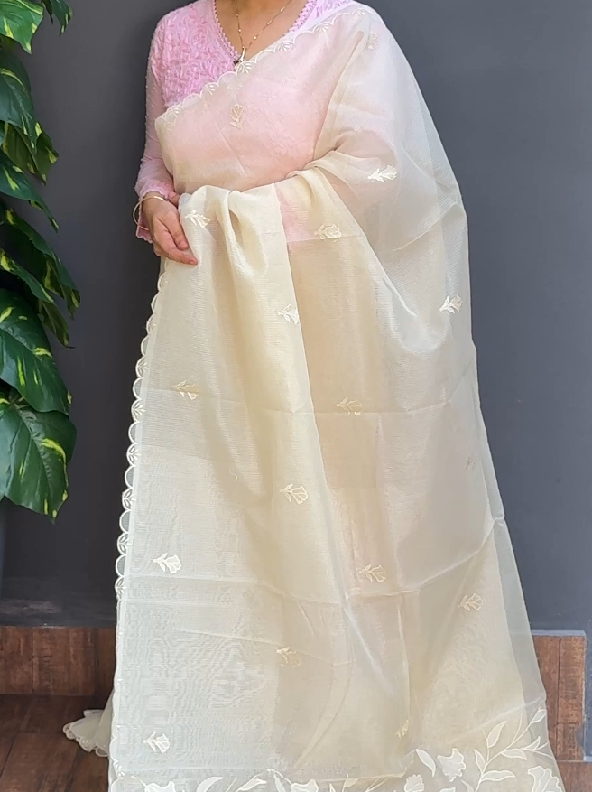 1844SR04 | Pearl Cream Supernet Cotta Saree W/ Full Body Floral Applique Embroidery Work W/ Scallop Border & Pallu