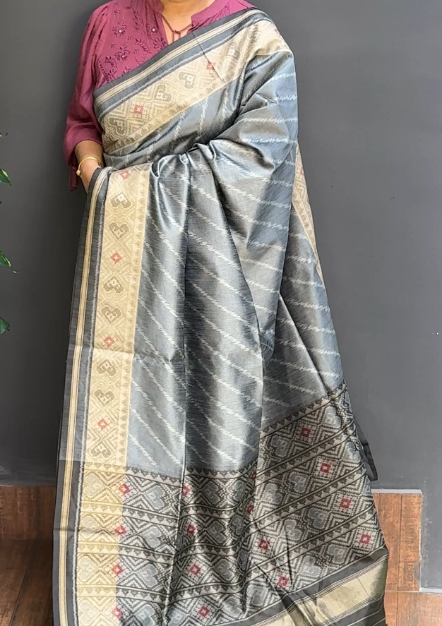 1813SR06 | Pencil Grey Soft Semi Tussar Saree W/ Full Body Thread Woven Lehariya Design W/ Border & Pallu