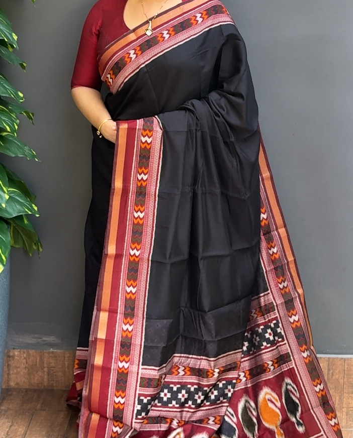1861SR10 | Black Soft Semi Silk Saree W/ Ikkath Printed Border & Pallu