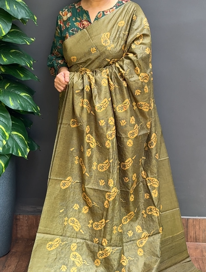 1899SR12 | Mehandi Green Pure Noil Tussar Silk Saree W/Full Body Cross-Stitch Embroidery Work W/ Pallu
