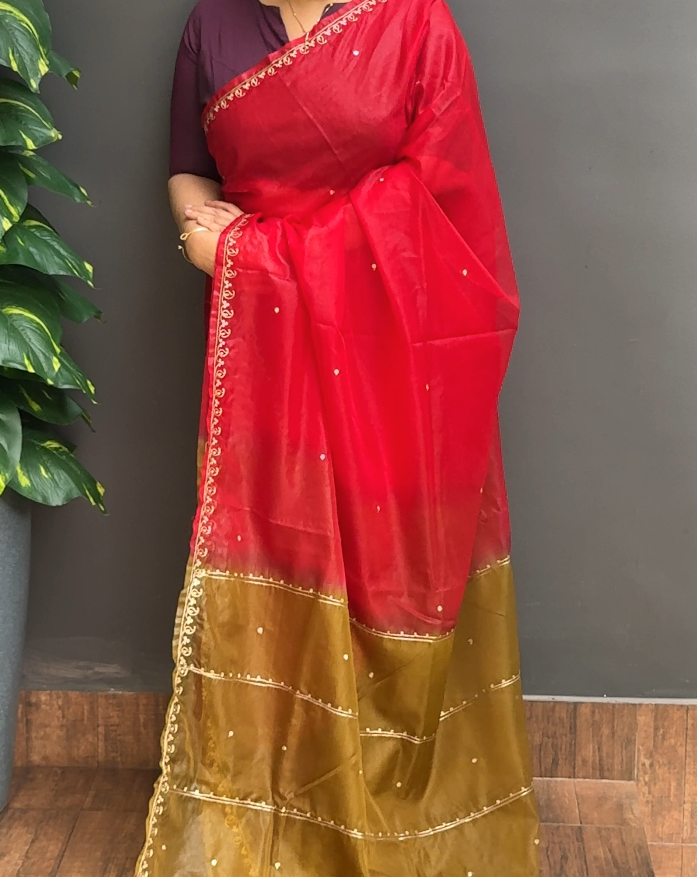 1974SR07 | Chilly Red With Mehandi Green Organza Saree W/ Full Body Zari Woven Butti Work W/ Chain Stitch Border & Pallu