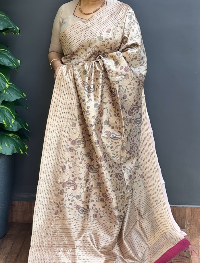 2022SR05 | Chikku Blended Beige Soft Semi Silk Saree W/ Full Body Kalamkari Design W/ Kantha Work Border & Pallu