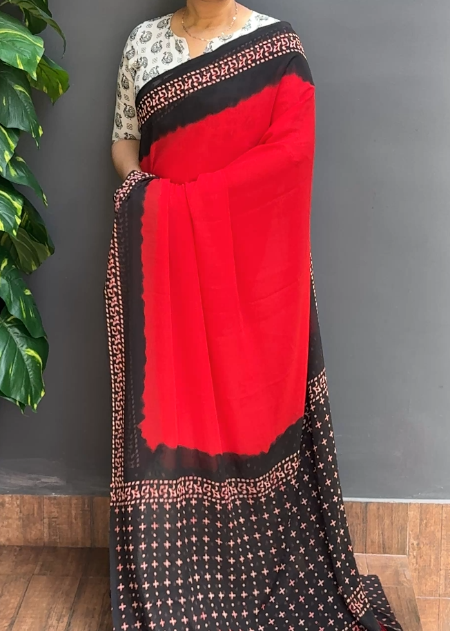 2046SR06 | Red Chiffon Saree W/ Bathik Design Border & Pallu