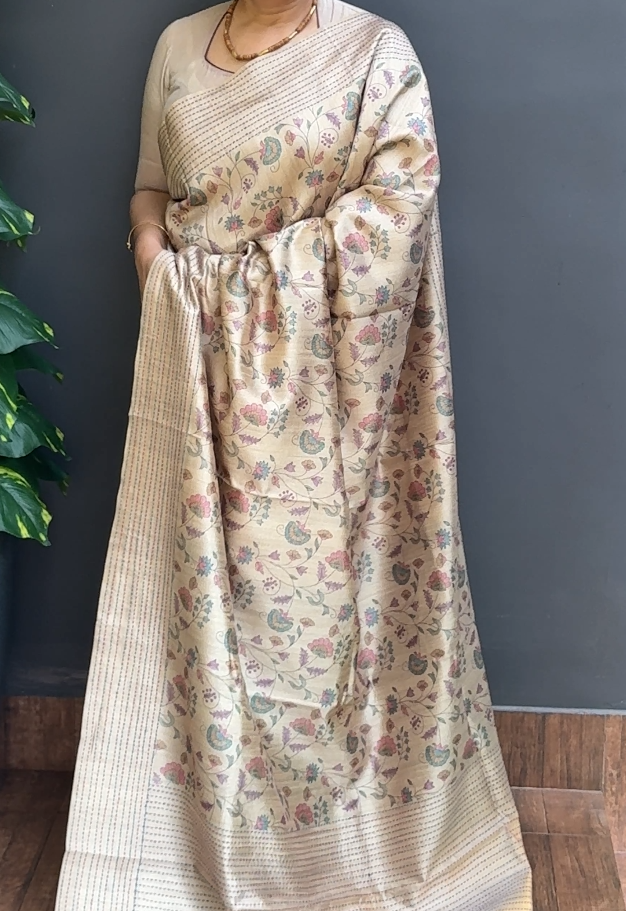 2022SR06 | Chikku Blended Beige Soft Semi Silk Saree W/ Full Body Kalamkari Design W/ Kantha Work Border & Pallu