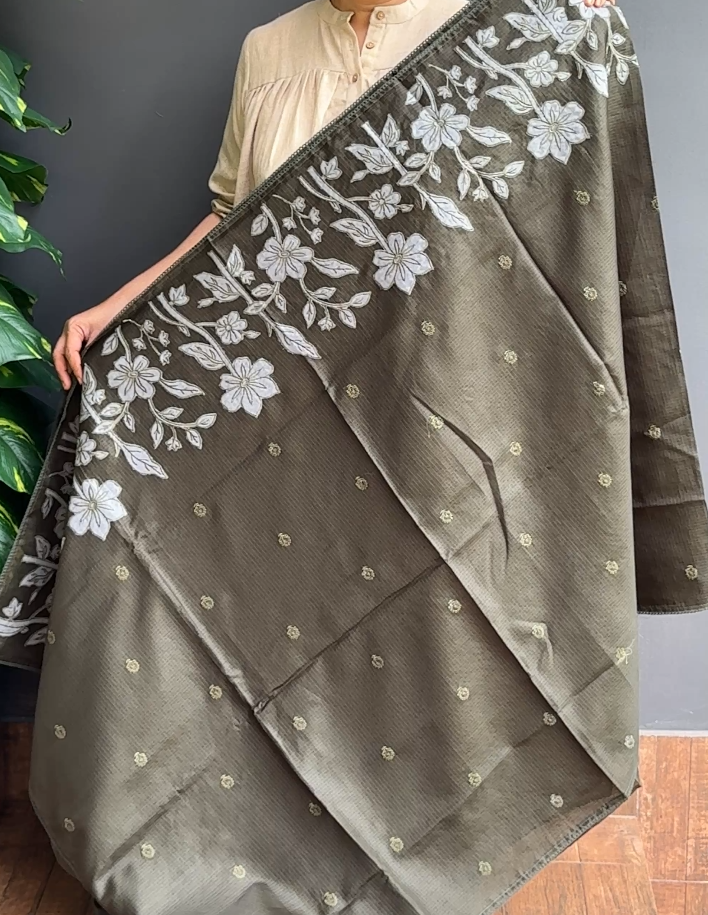 2079SR12 | Green Supernet Cotta Saree W/ Full Body Floral Applique Work W/ Crochet Lace Border & Pallu